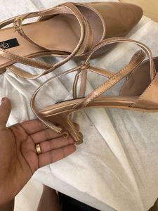 ✨ Pretty heels looking for a new home ✨