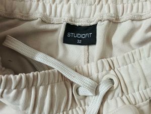 STUDIOFIT BEIGE CARGO PANTS