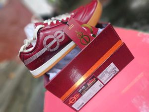 One8 Seam XVIII Signature in Resell
