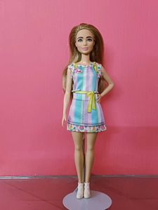 Barbie Fashionistas-159 in Cute Outfit
