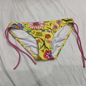 Vibrant❤️‍🔥 Floral Bikini Bottoms