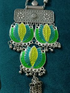 Beautiful Lotus Design Necklace With Earrings