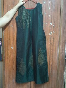 Elegant Emerald Kurta with Gold Embellishments
