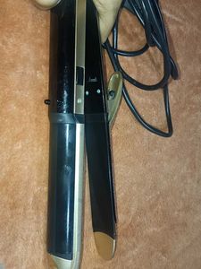 Vega Hair Straightener
