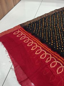 Black &amp; Red Bandhani dupatta 🧣