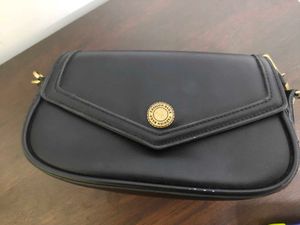 Chic Black Crossbody Bag with Gold Chain