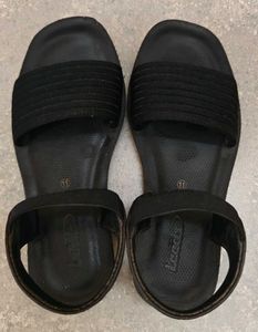Comfortable Black Strap Sandals