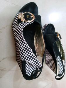 Checkered Black Heel Wedges Sandal