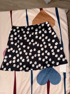 Urbanic Daisy Skater Skirt 🌼