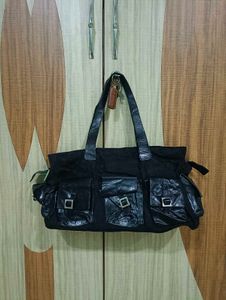 Stylish Black Tote Bag with Pockets