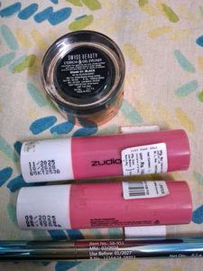 Makeup Lot: swiss beauty eyeliner and Matte Lipsti