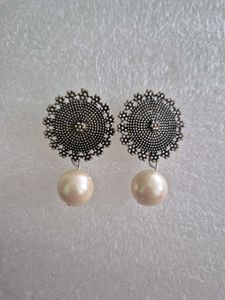 Elegant Pearl Drop Earrings - New