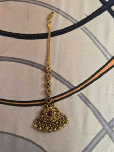 Elegant Gold-Tone Maang Tikka