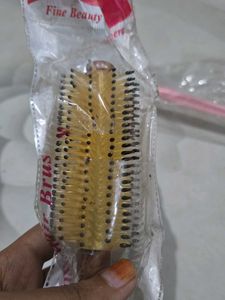 2 Hair Brushes - Gold &amp; Pink