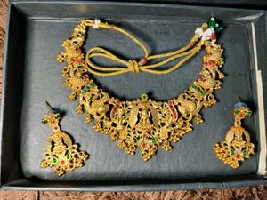 Exquisite Gold Necklace &amp; Earring Set