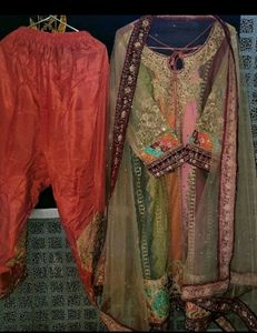 Pakistani Hania Amir Suit