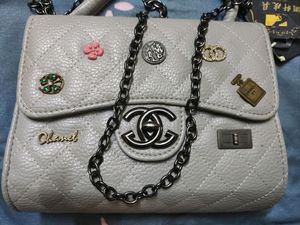Item-KBG49/BRAND NEW/2 IN ONE/STURDY/Grey Colour Beautiful Handbag with Sling & Handle.
