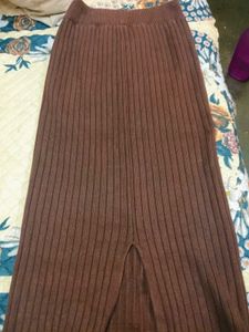 Stylish Ribbed Midi Skirt with Slit