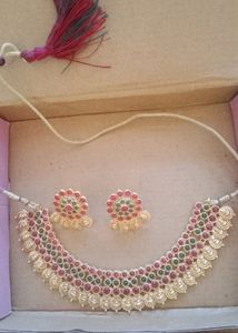 Beautiful And Very Nice Necklace With Earrings