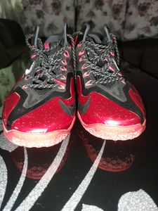 Nike LeBron XI Basketball Shoes