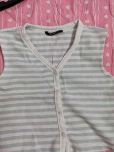 Striped Sleeveless V-Neck Top😜😜