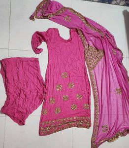 Beautiful Pink Embroidered Kurta Set