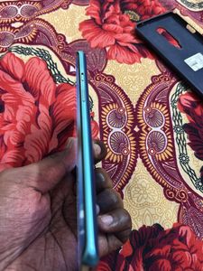 One Plus Mobile Selling