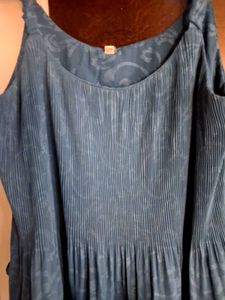 Chic Teal Pleated Tank Top with Lace Trim