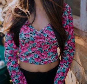 Floral Print V-Neck Crop Top
