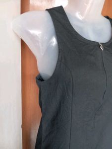 Sleeveless Black Pleated Dress