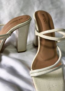 N10. CREME SEXY BLOCK HEELS