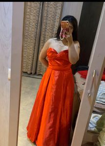 Stunning Strapless cherry red gown❤️🎀
