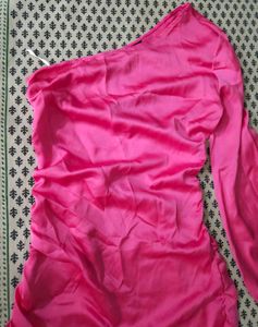 One-Shoulder Ruched Mini Dress! 🍧🎀