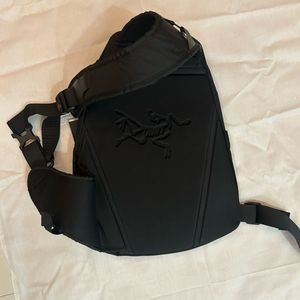 Arc'teryx Sling Bag - Versatile &amp; Durable