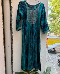 Embroidered Blue & Green Kurta