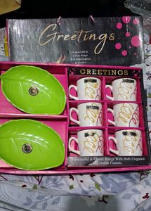 Elegant Tea Cup Set with Leaf Plates