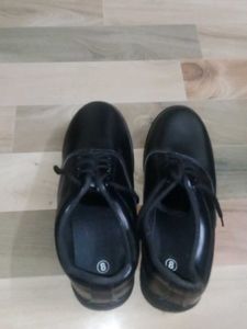 clean black school shoe new one not used size 8