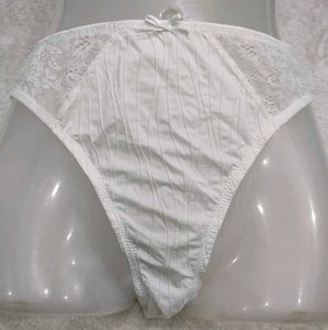 Elegant White Lace Briefs with Bow Detail 🖤