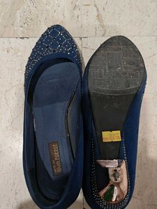 Blue Embellished Pointed heels