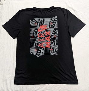 Nike Men's Black Graphic T-Shirt