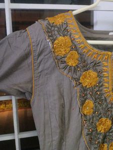 Size XS Embroidered Kurta