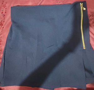 Stylish Navy Blue Pants with Gold Zipper Detail
