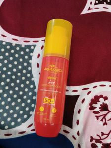 Aqualogica Dewy Sunscreen Spray SPF 50+