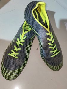 Nivia Mens Football Shoes. Good Condition.No Coins
