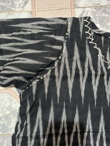 Chic Black &amp; White Ikat Print Kurta