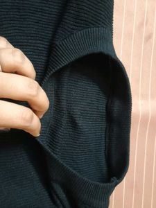 Black Ribbed Full Sleeve Crop Top for Women
