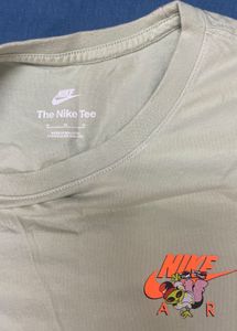 Nike Graphic T-Shirt
