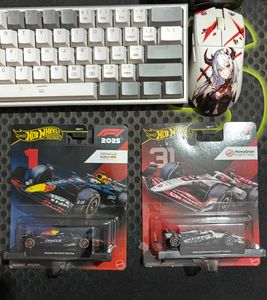 Hot Wheels Premium Oracle RedBull F1 &amp; Haas Team F