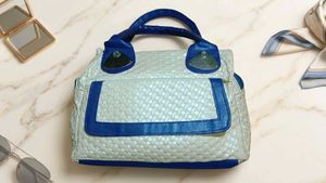 Trendy Woven Women's  Handbag with front compartme