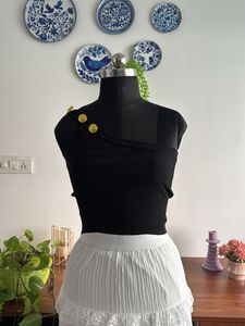 black crop top